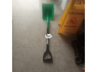 Plastic shovel