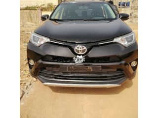 Very neat 2016 Rav4 up for grab in Abuja