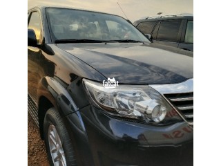 A very Clean Fortuner 2012 for fastest fingers in Abuja(price is negotiable)