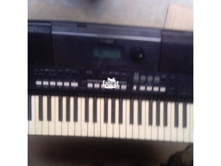 London Used Yamaha Keyboard PSR E433