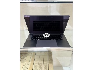 UK USED APPLE MACBOOK PRO 2018,Core i7, 16gb/512gb