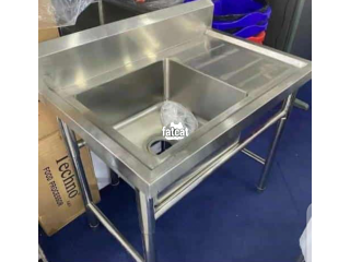 Single wash sink with side