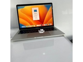 MacBook pro 2017 8gb ram