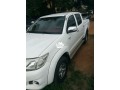 used-toyota-hilux-2010-small-1