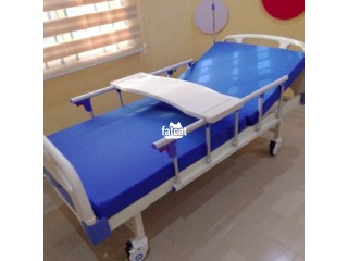 Single crank hospital bed
