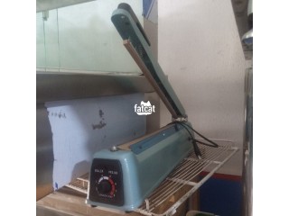 Hand sealing machine