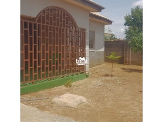 Massive 3 bedrooms bungalow with borehole water